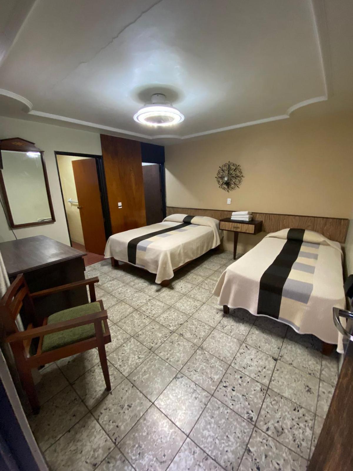 Hotel Flamingos De 古斯曼城 外观 照片